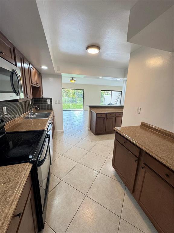 Foto del edificio - 3167 Coral Springs Dr