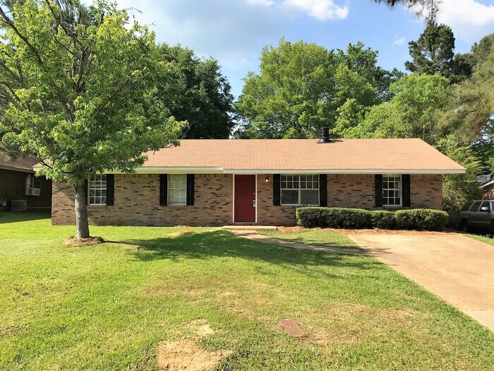 Foto principal - Classic Brick Home in Jackson, MS