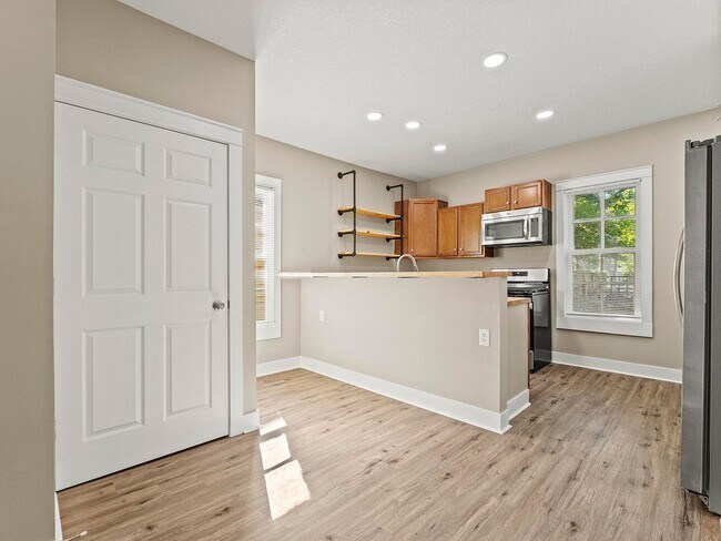 Kitchen - 1109 W Jefferson Blvd