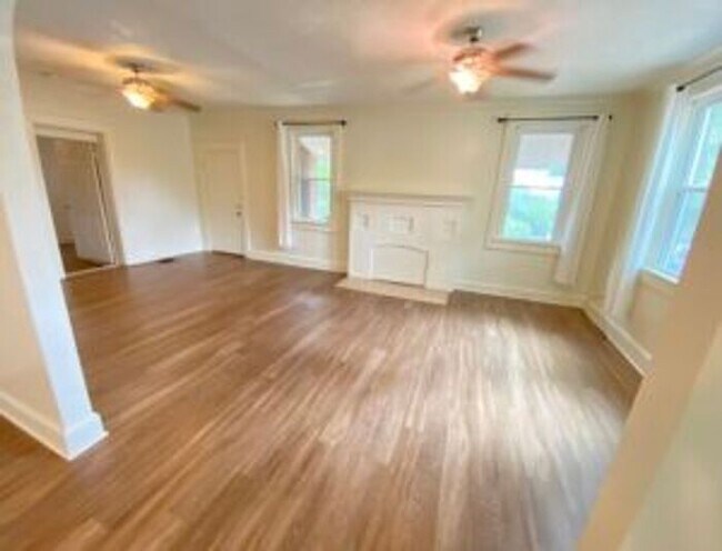 Foto del edificio - 19 Hollywood Ct