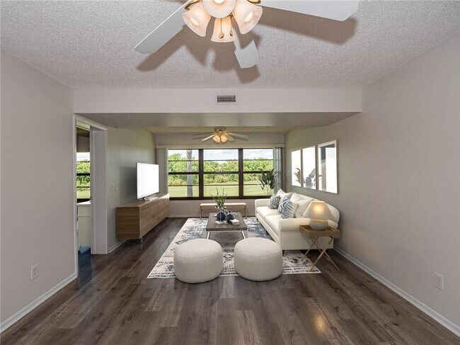 Foto del edificio - 28 Plantation Dr