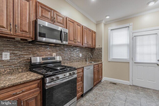 Foto del edificio - 1700 3rd St NE