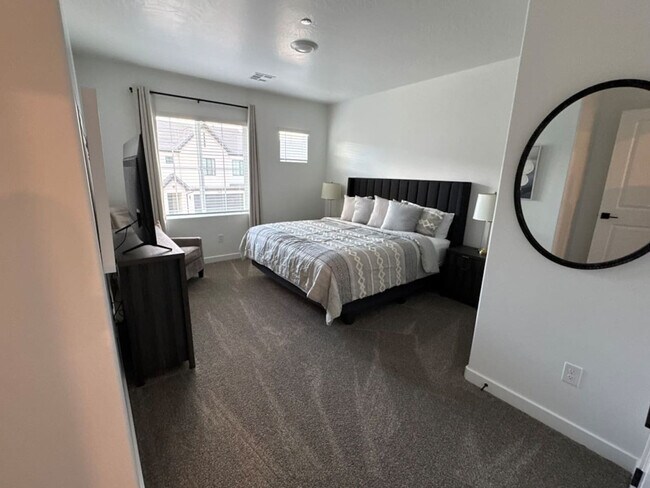 Foto del edificio - 1701 Ripple Rock Dr