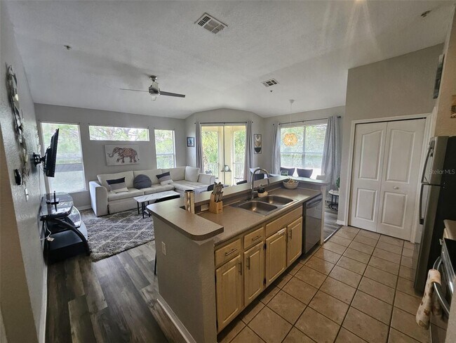 Building Photo - 8904 Legacy Ct