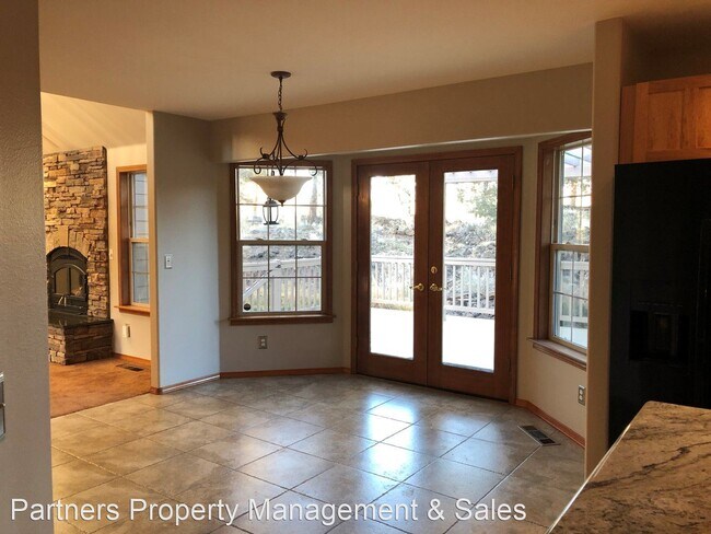 Building Photo - 6700 NW River Springs Rd