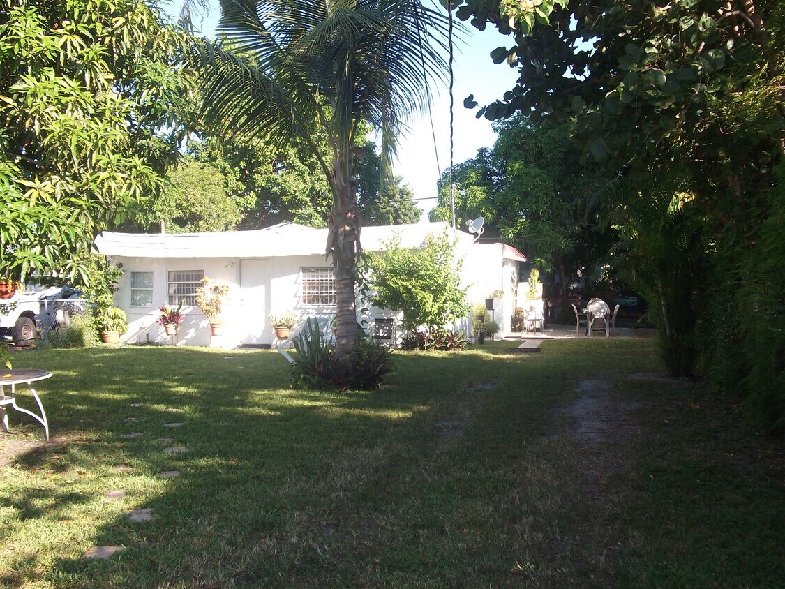 Primary Photo - 1131 NW 37th St
