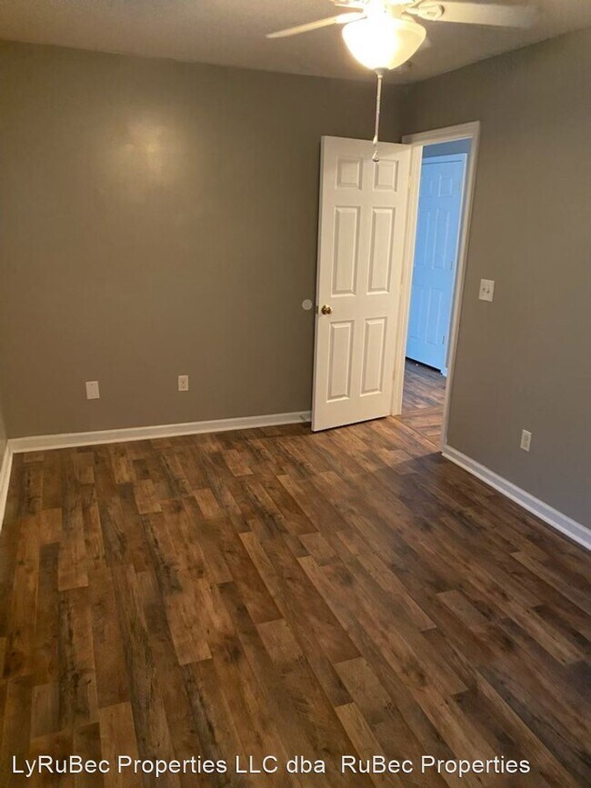 Building Photo - 2 br, 1 bath House - 4616 Highlake Dr