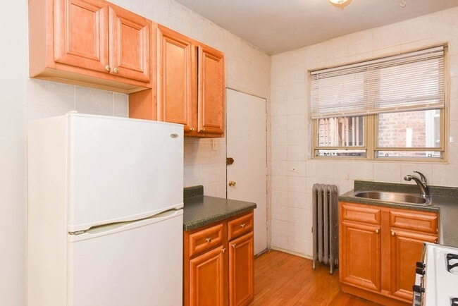 Building Photo - 4229 N Paulina St