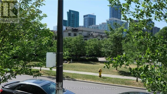 Photo du bâtiment - 100-100 Harrison Garden Blvd