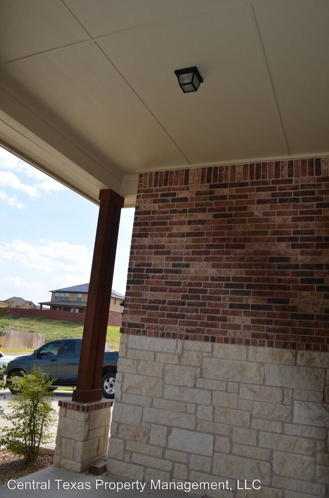Building Photo - 4 br, 2.5 bath House - 3901 Deer Ridge