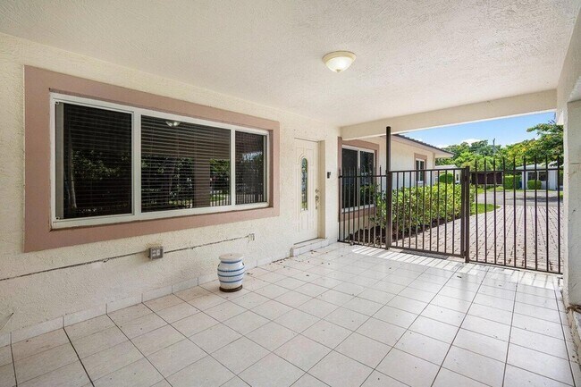 Foto del edificio - 2500 NE 20th St