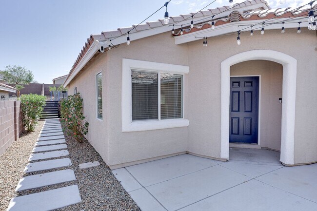 Foto del edificio - Comfort and Style in a Secure Gated Community: Stylish 4-Bedroom Single-Story Home