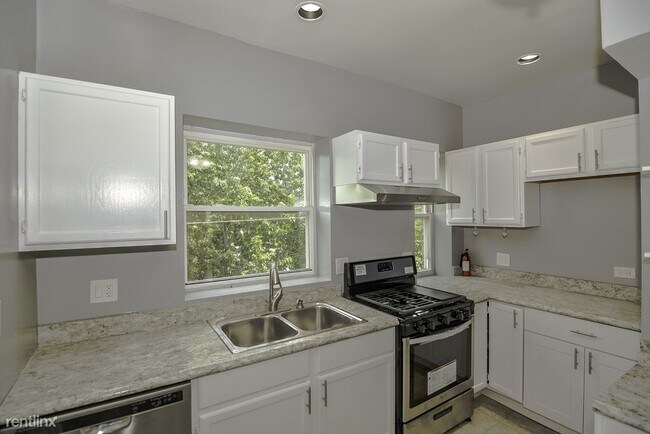 Building Photo - 4915 N Avers Ave