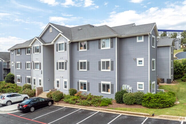 Foto del edificio - The Hills Northview Apartments