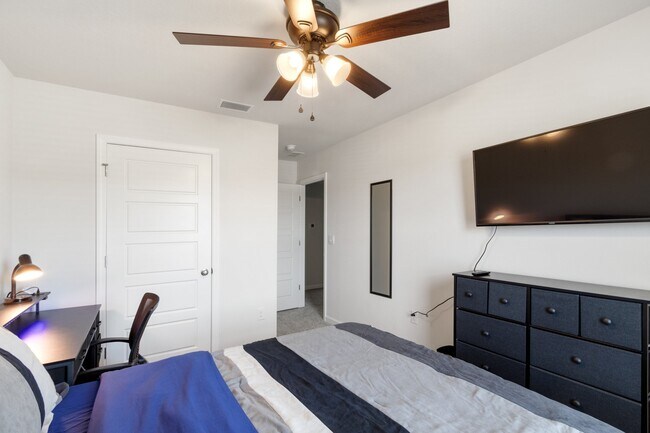 Foto del edificio - 5748 Belmont Stakes Rd