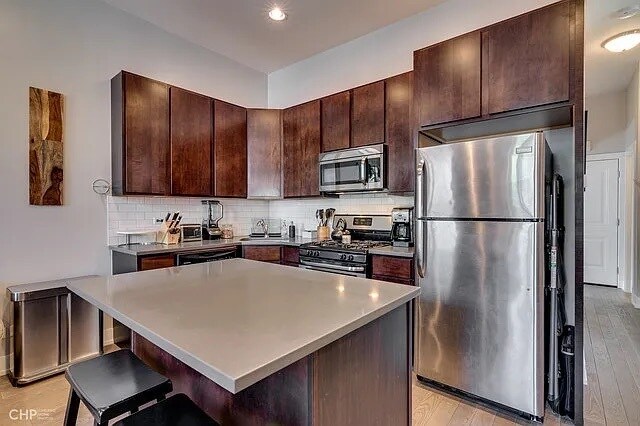 Foto del edificio - 853 N Winchester Ave