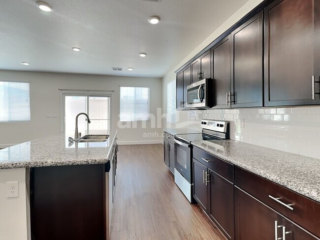 Building Photo - 1806 Viaggio Ave