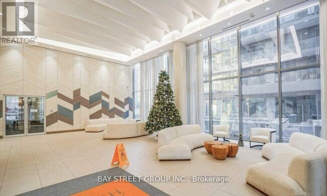 Building Photo - 50 Forest Manor Rd