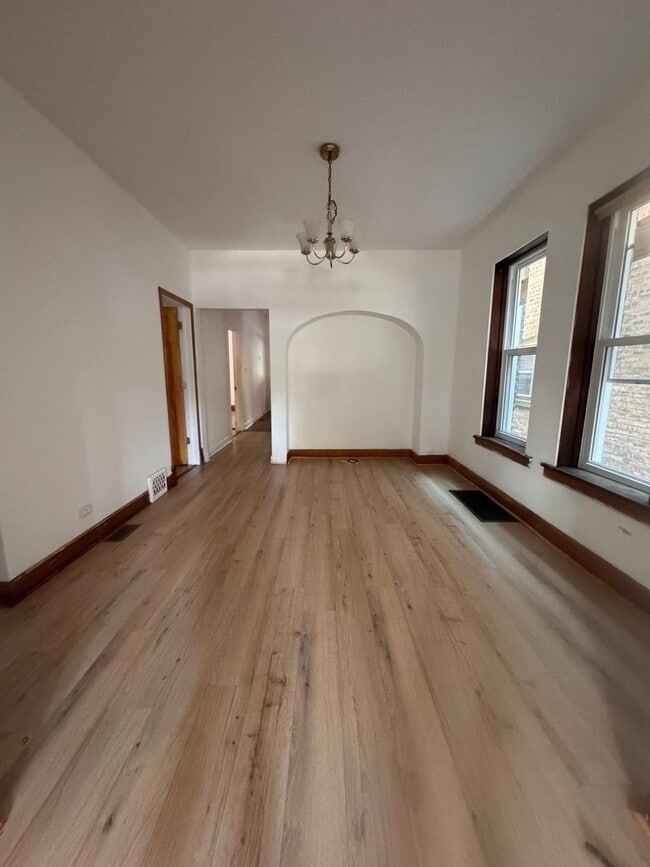 Building Photo - 7337 N Honore St