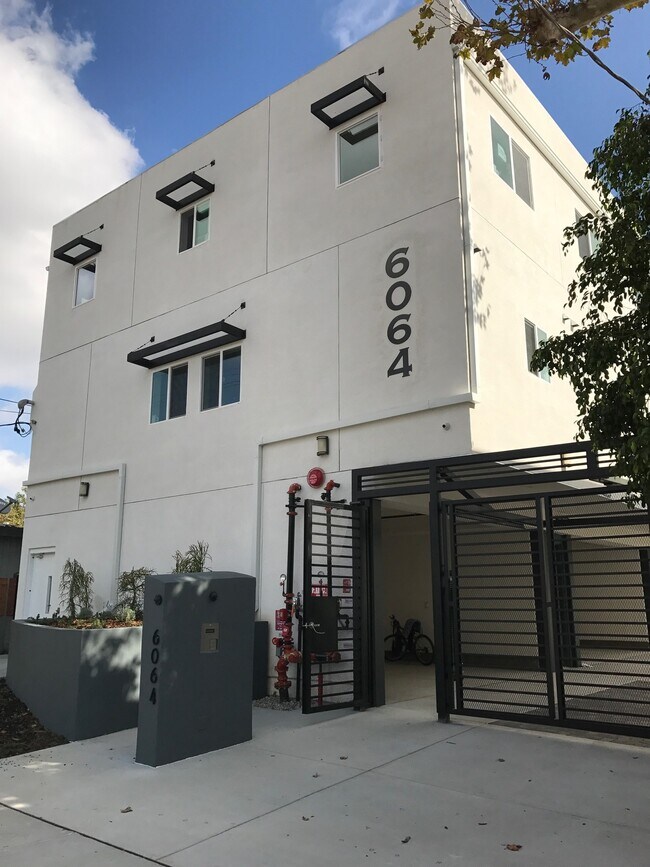 Foto del edificio - 6064 Colfax Ave