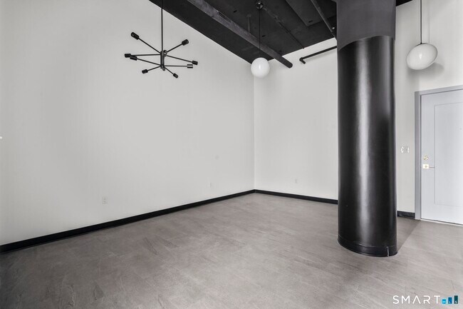 Building Photo - 480 Myrtle St