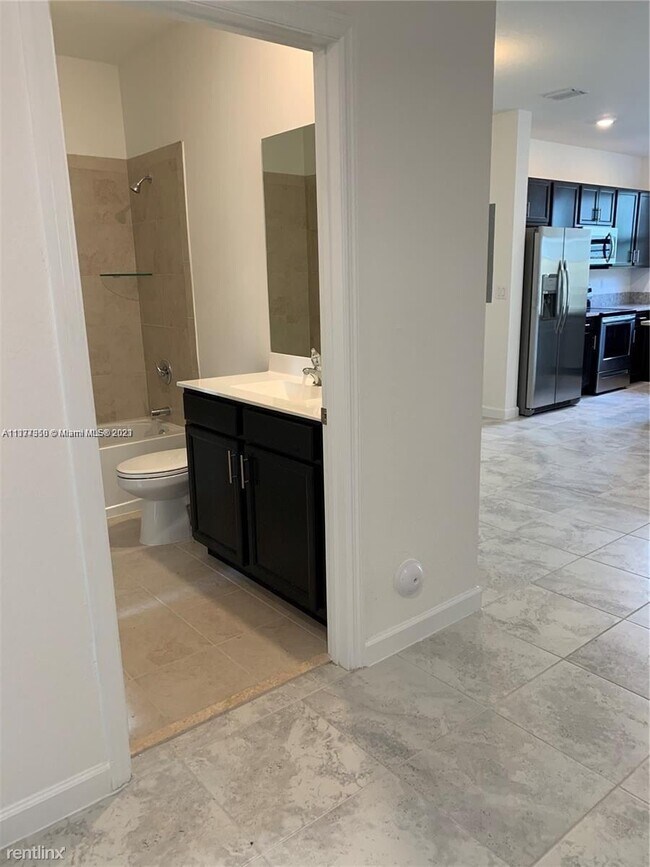 Building Photo - 3 br, 3 bath Townhome - Via Ventura