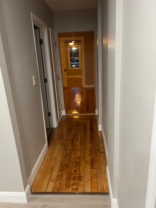 Sala - 49 Waverly St