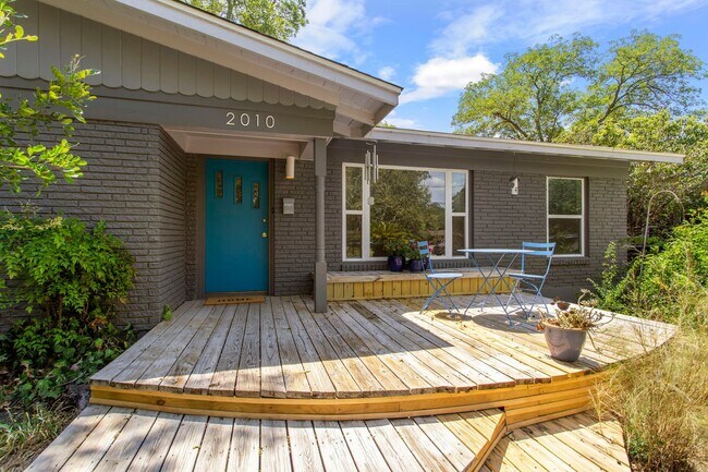 Foto del edificio - CONTEMPORARY HOME IN ALAMO HEIGHTS