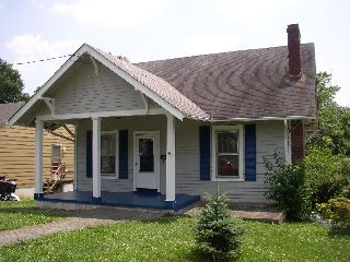 Building Photo - 323 Warren Ave