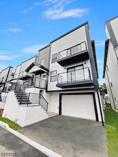 Foto principal - 708 Seaport Dr.