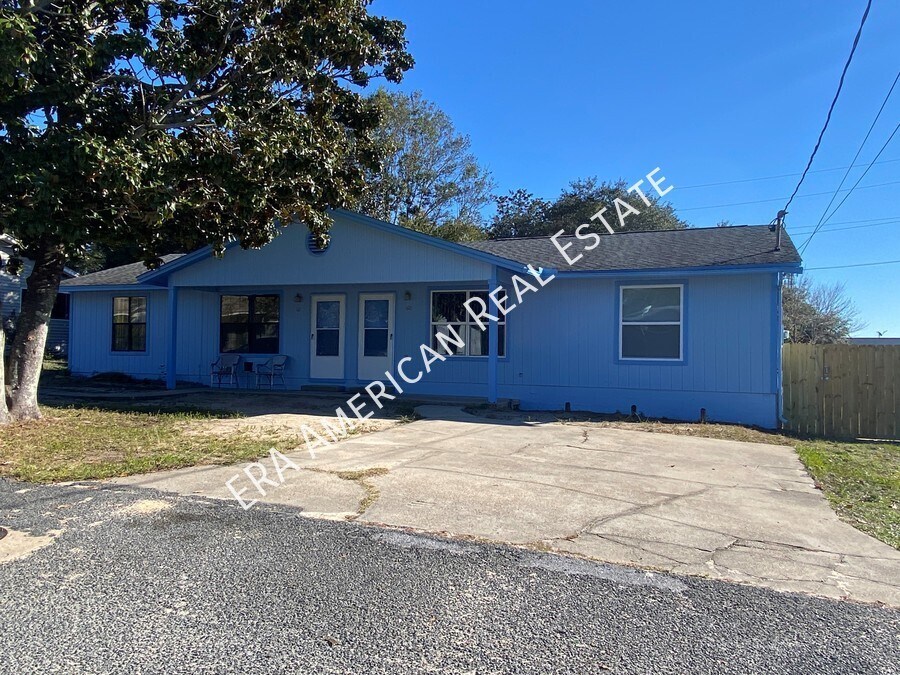2/1 Close to Hurlburt Field AFB Apartment for Rent in Mary Esther, FL