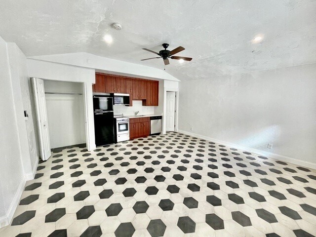 Foto principal - 223 Endicott St
