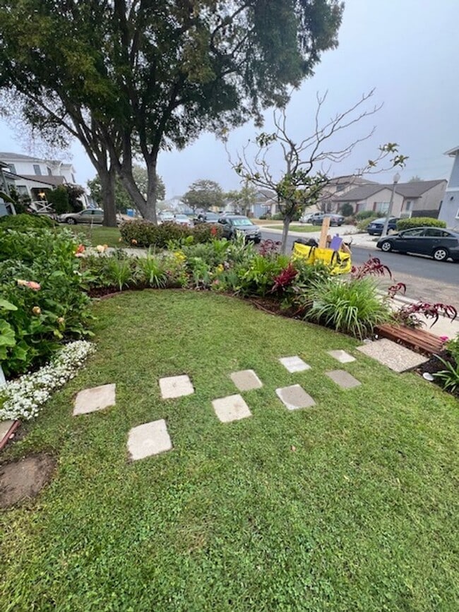 Building Photo - Westchester Home Perfect for Plant/Garden ...