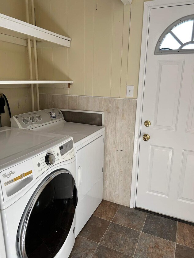 943 Steele Blvd Unit Left side, Baldwin, NY 11510 Apartments in