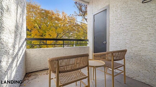 Foto del edificio - 3201 Duval Rd