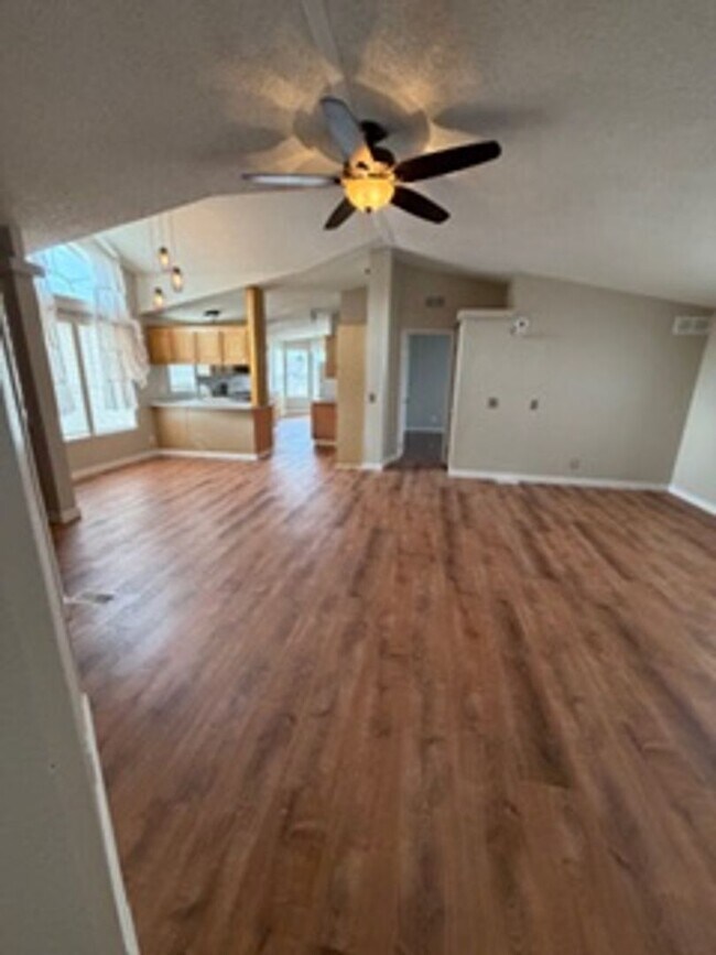 Foto del edificio - Spacious 3 bedroom 2 bathroom  Home Now Available