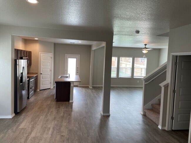 Building Photo - Prize-Winning Special! | $500 Move-In Credit + Beautiful 4-Bed, 2.5-Bath Home in Saint Hedwig