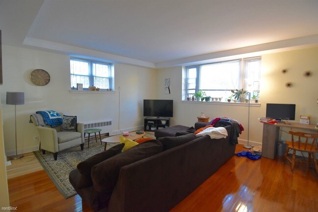 Building Photo - 1527 Beacon St
