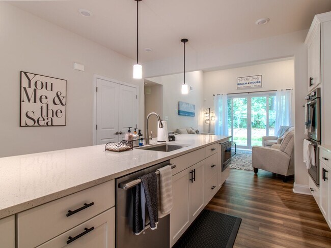 Building Photo - WINTER RENTAL - 4 BED TOWNHOME - LEWES- FU...