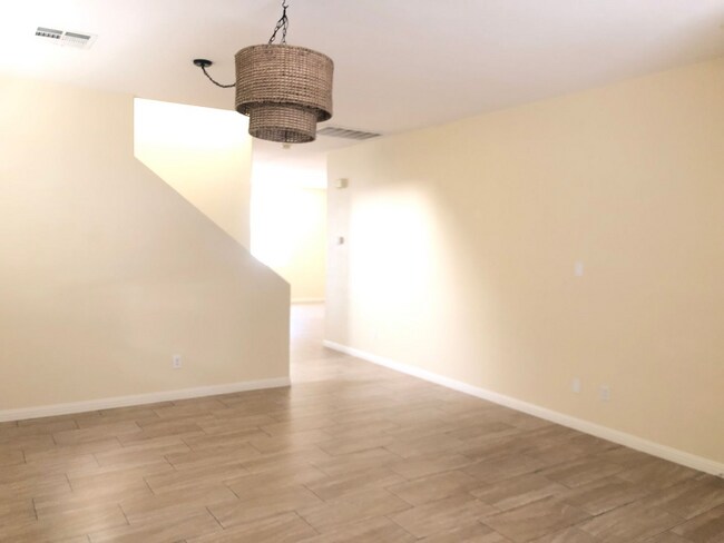 Foto del edificio - 249 Fox Lake Ave