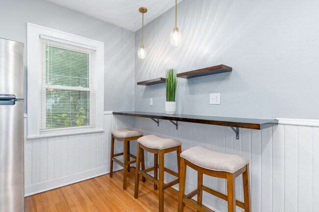 Foto del edificio - 2634 N Bartlett Ave