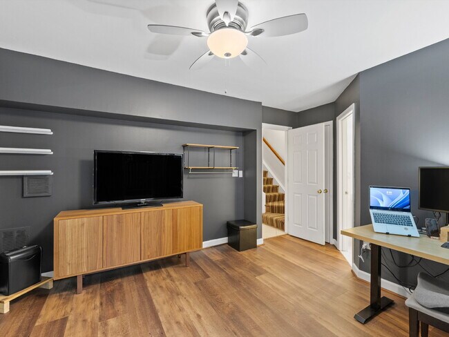 Foto del edificio - "Spacious 3-Bedroom Townhouse Retreat with...