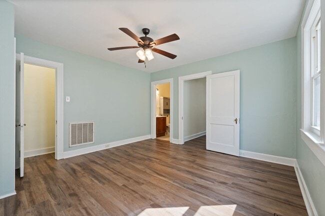 Building Photo - Charming 1 bed, 1 bath Unit Located in the...