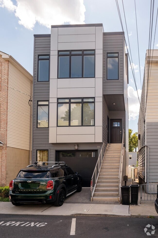 Building Photo - 313 Winfield Ave