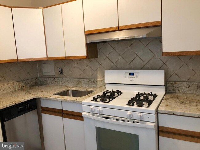 Foto del edificio - 2401 H St NW