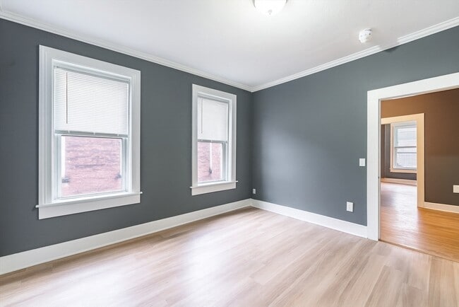 Building Photo - 173 Elm St