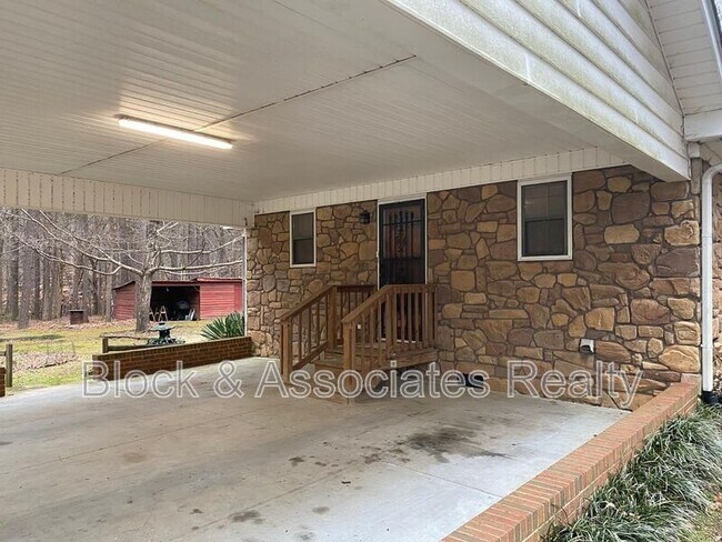 Foto del edificio - 12513 Norwood Rd