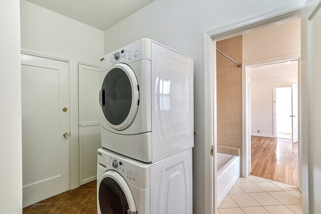 Foto del edificio - 535 N Formosa Ave