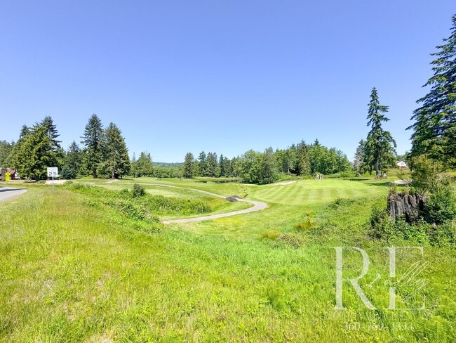 Building Photo - Highland Greens Golf Course Living