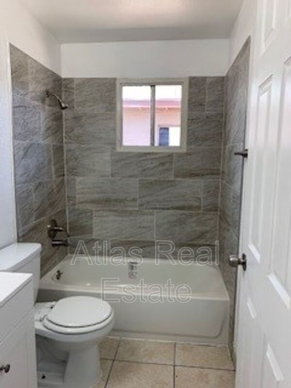 Foto del edificio - 2260 E Broadway Rd